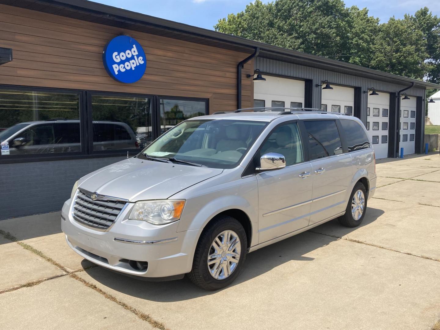 2009 Silver Met Chrysler Town and Country Limited (2A8HR64XX9R) with an 4.0L V6 SOHC 24V engine, 6-Speed Automatic transmission, located at 1800 South Ihm Blvd, Freeport, IL, 61032, (815) 232-5543, 42.278645, -89.607994 - Photo#3