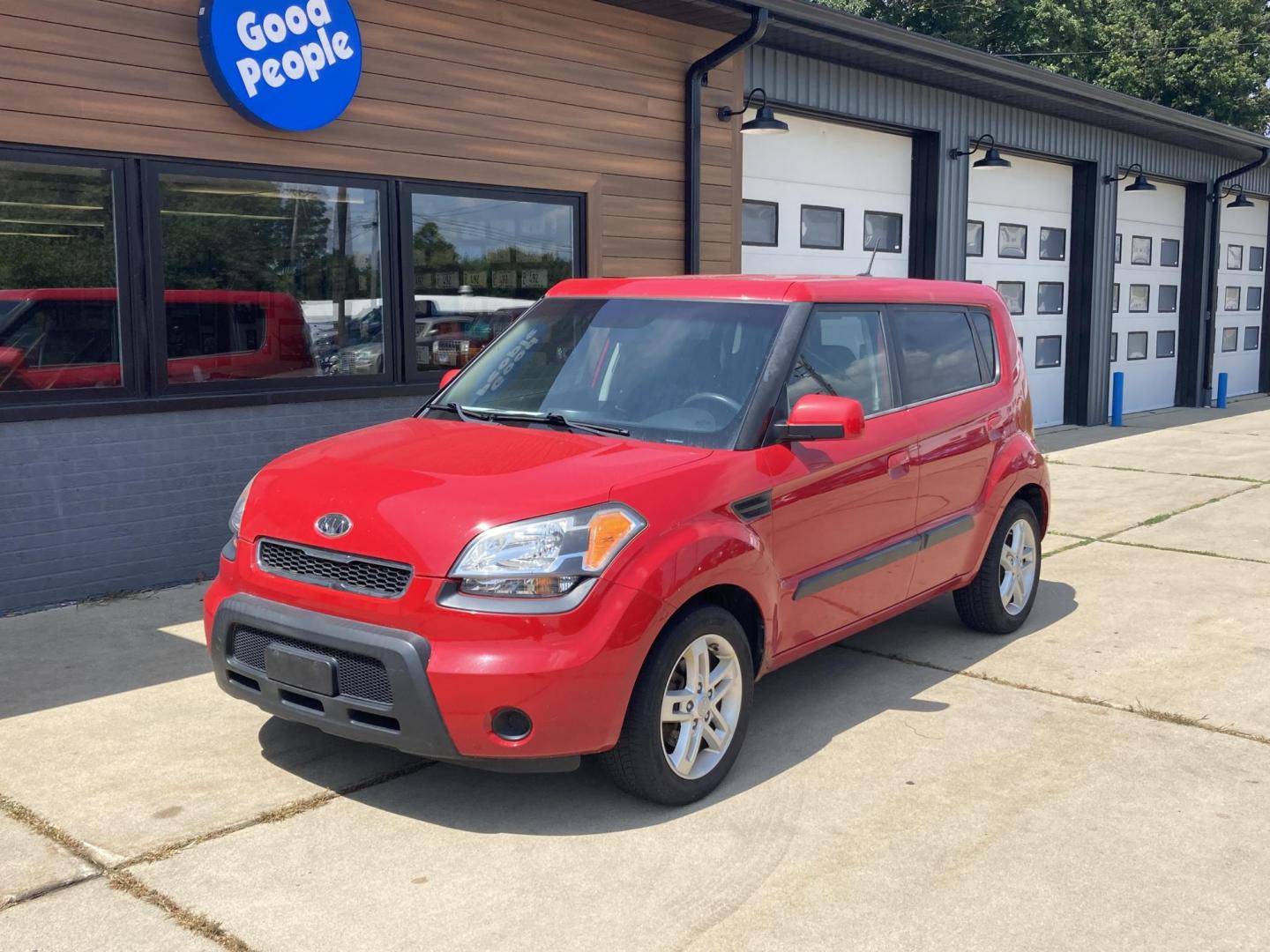 2010 Lipstick Red Kia Soul ! (KNDJT2A20A7) with an 2.0L L4 DOHC 16V engine, located at 1800 South Ihm Blvd, Freeport, IL, 61032, (815) 232-5543, 42.278645, -89.607994 - Photo#3