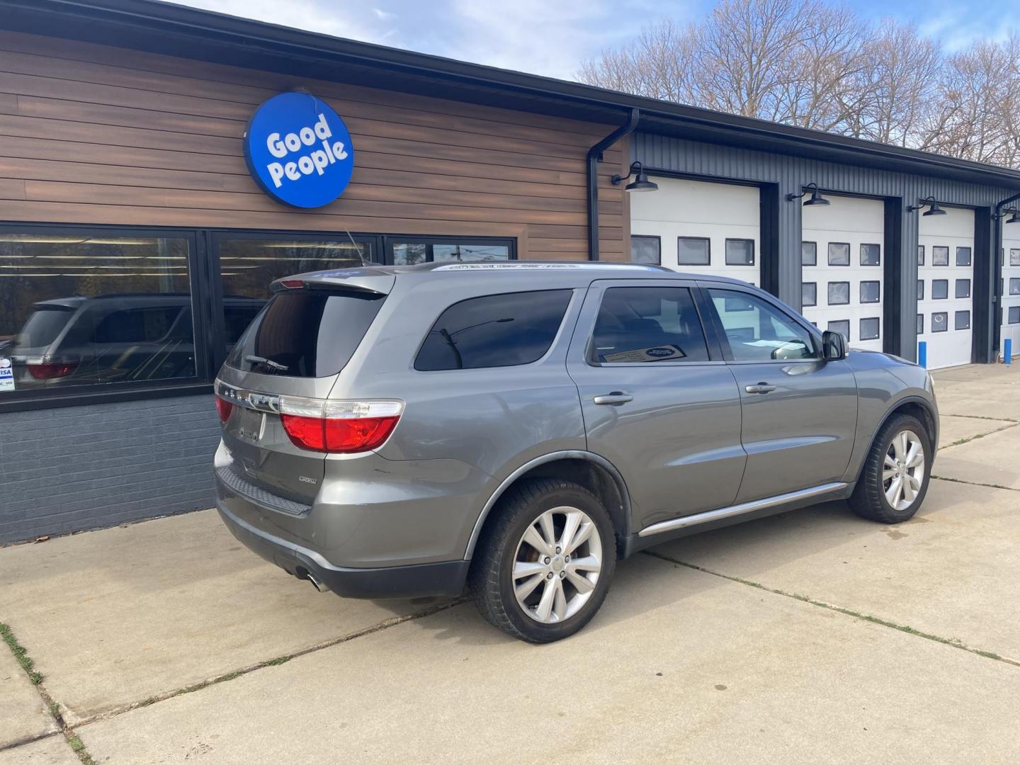 2011 Charcol Met Dodge Durango Crew AWD (1D4RE4GG7BC) with an 3.6L V6 DOHC 24V engine, located at 1800 South Ihm Blvd, Freeport, IL, 61032, (815) 232-5543, 42.278645, -89.607994 - Photo#3