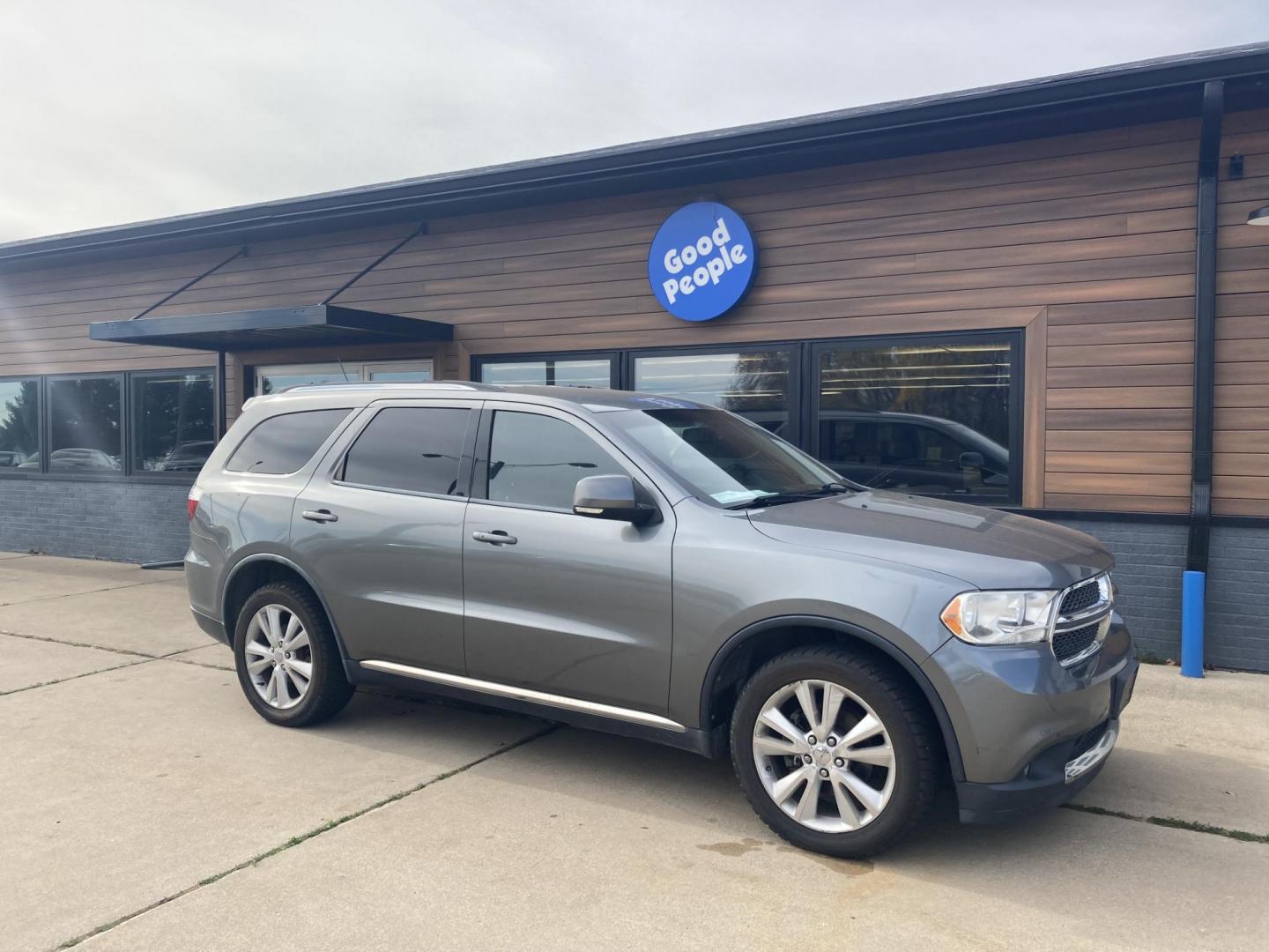 2011 Charcol Met Dodge Durango Crew AWD (1D4RE4GG7BC) with an 3.6L V6 DOHC 24V engine, located at 1800 South Ihm Blvd, Freeport, IL, 61032, (815) 232-5543, 42.278645, -89.607994 - Photo#4