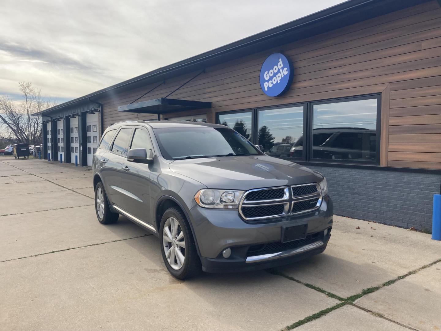 2011 Charcol Met Dodge Durango Crew AWD (1D4RE4GG7BC) with an 3.6L V6 DOHC 24V engine, located at 1800 South Ihm Blvd, Freeport, IL, 61032, (815) 232-5543, 42.278645, -89.607994 - Photo#5