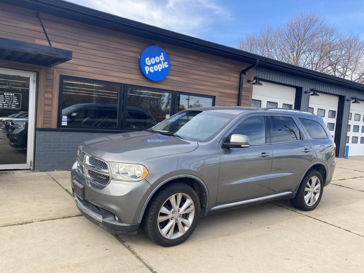 2011 Charcol Met Dodge Durango Crew AWD (1D4RE4GG7BC) with an 3.6L V6 DOHC 24V engine, located at 1800 South Ihm Blvd, Freeport, IL, 61032, (815) 232-5543, 42.278645, -89.607994 - Photo#1