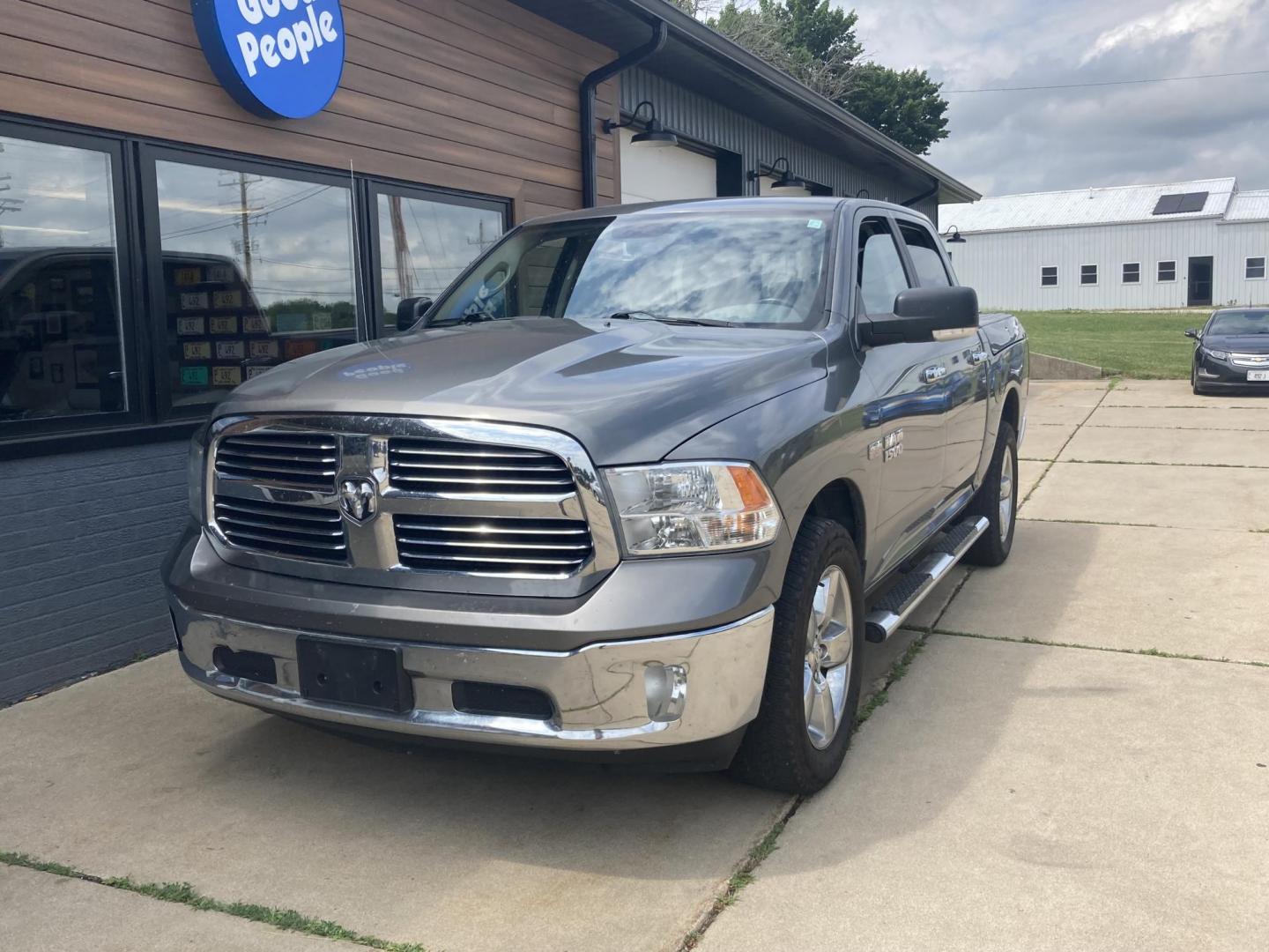 2013 Mineral Gray Met RAM 1500 SLT Crew Cab SWB 4WD (1C6RR7LT7DS) with an 5.7L V8 OHV 16V engine, 6-Speed Automatic transmission, located at 1800 South Ihm Blvd, Freeport, IL, 61032, (815) 232-5543, 42.278645, -89.607994 - Photo#0