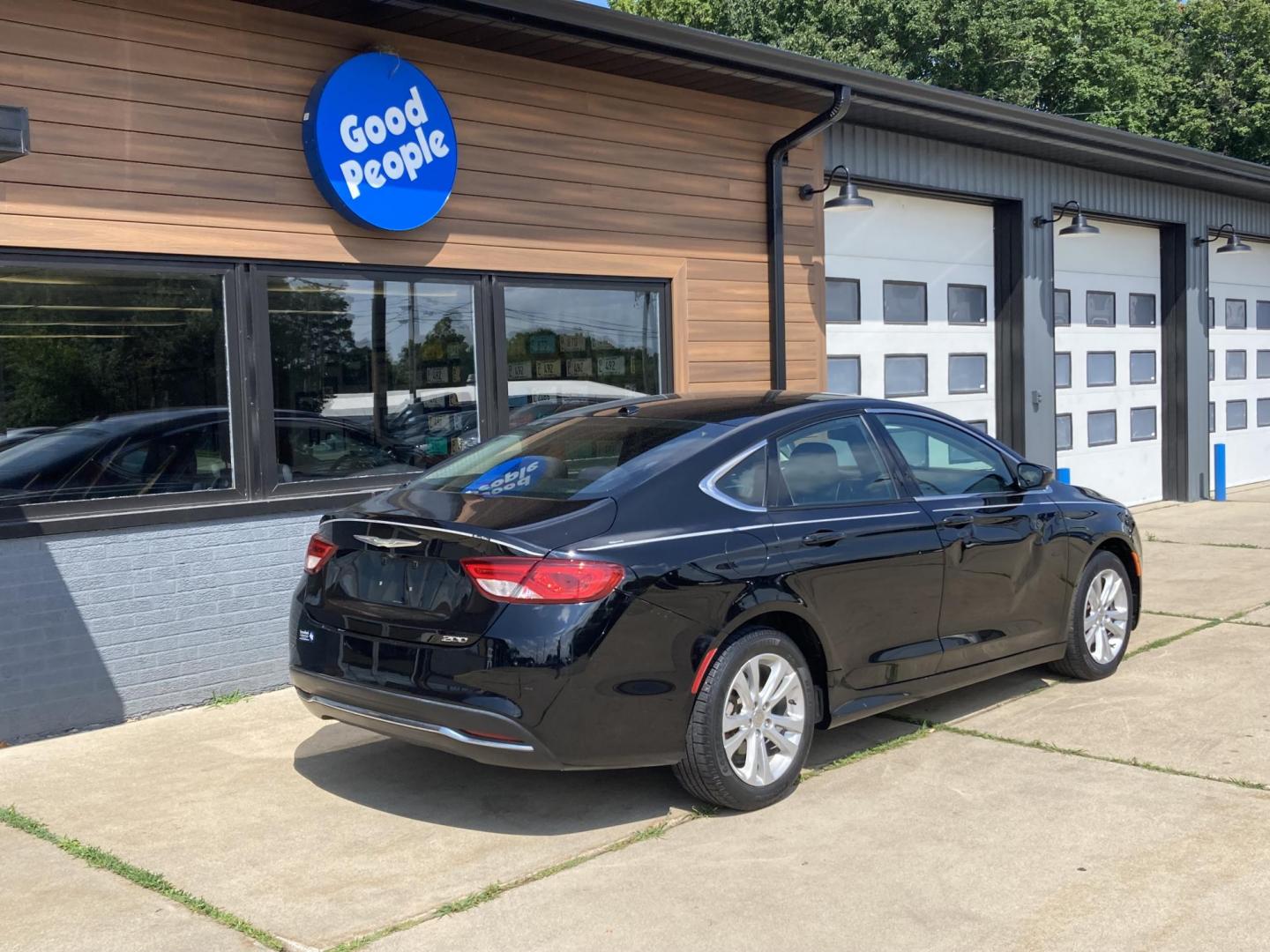 2015 Black Chrysler 200 Limited (1C3CCCAB7FN) with an 2.4L L4 DOHC 16V engine, 9-Speed Automatic transmission, located at 1800 South Ihm Blvd, Freeport, IL, 61032, (815) 232-5543, 42.278645, -89.607994 - Photo#1