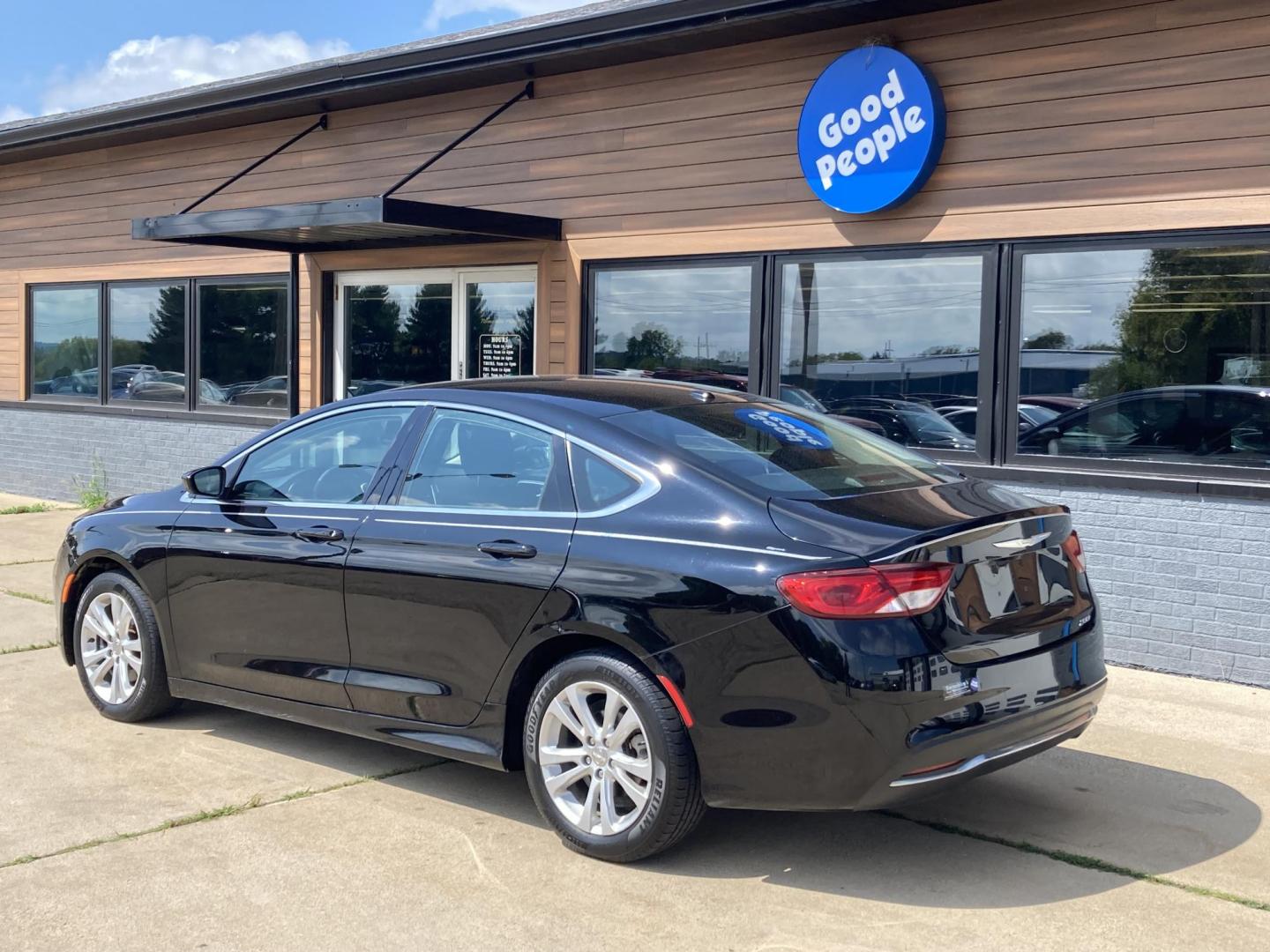 2015 Black Chrysler 200 Limited (1C3CCCAB7FN) with an 2.4L L4 DOHC 16V engine, 9-Speed Automatic transmission, located at 1800 South Ihm Blvd, Freeport, IL, 61032, (815) 232-5543, 42.278645, -89.607994 - Photo#2