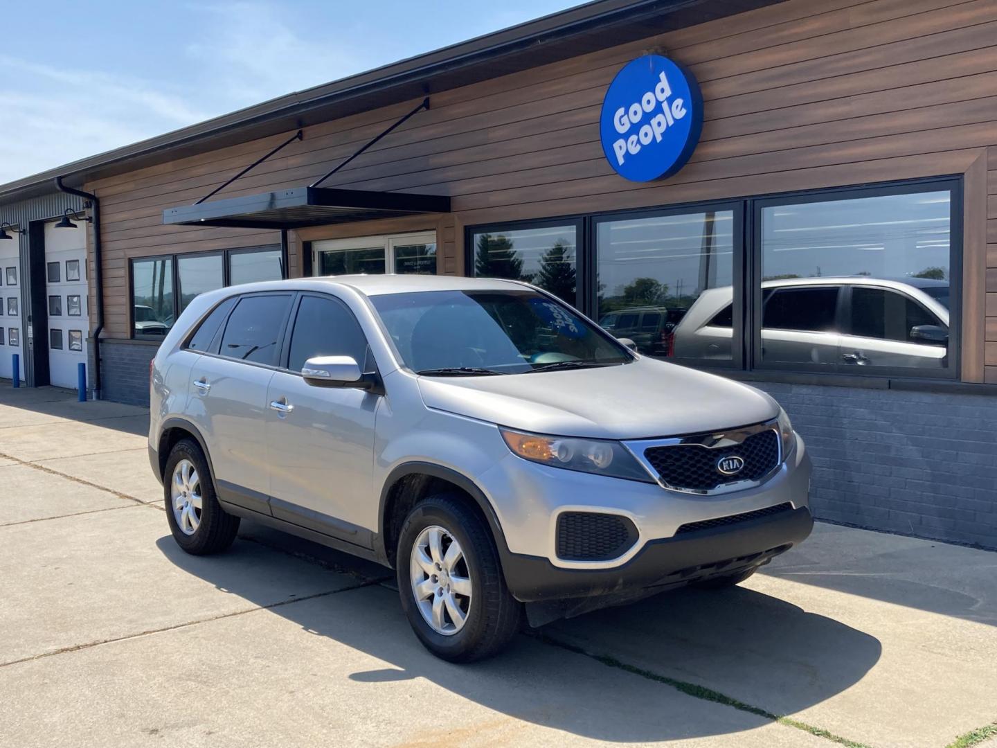 2012 Burnished Silver Met Kia Sorento LX 2WD (5XYKT3A12CG) with an 2.4L L4 DOHC 16V engine, 6-Speed Automatic transmission, located at 1800 South Ihm Blvd, Freeport, IL, 61032, (815) 232-5543, 42.278645, -89.607994 - Photo#0