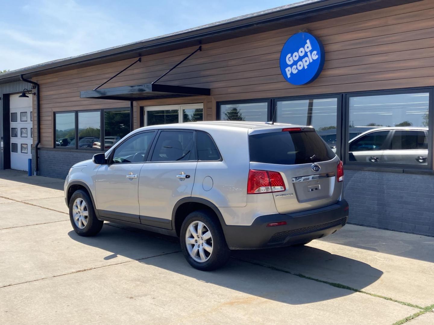 2012 Burnished Silver Met Kia Sorento LX 2WD (5XYKT3A12CG) with an 2.4L L4 DOHC 16V engine, 6-Speed Automatic transmission, located at 1800 South Ihm Blvd, Freeport, IL, 61032, (815) 232-5543, 42.278645, -89.607994 - Photo#1