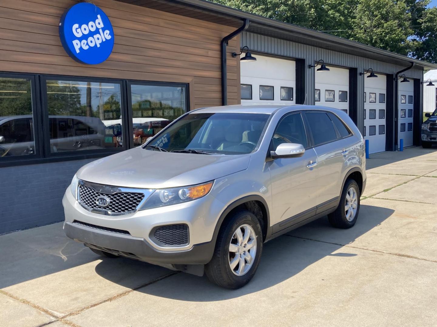 2012 Burnished Silver Met Kia Sorento LX 2WD (5XYKT3A12CG) with an 2.4L L4 DOHC 16V engine, 6-Speed Automatic transmission, located at 1800 South Ihm Blvd, Freeport, IL, 61032, (815) 232-5543, 42.278645, -89.607994 - Photo#3