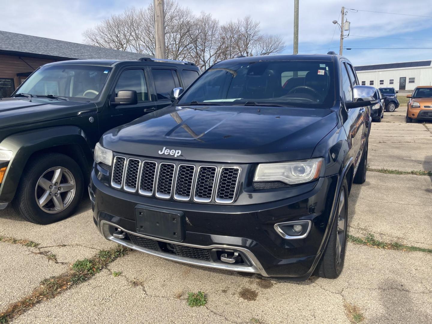 2014 Brilliant Black Jeep Grand Cherokee Overland 4WD (1C4RJFCG9EC) with an 3.6L V6 DOHC 24V engine, 5-Speed Automatic transmission, located at 1800 South Ihm Blvd, Freeport, IL, 61032, (815) 232-5543, 42.278645, -89.607994 - Photo#0