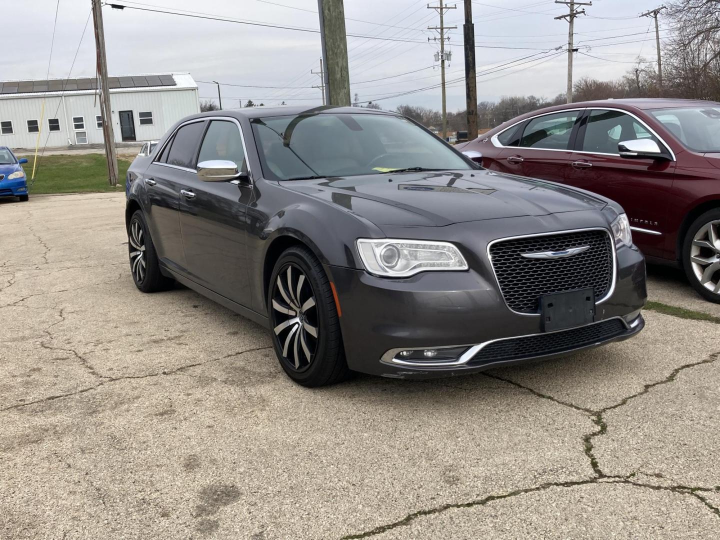 2015 Granite Crystal Met Chrysler 300 C RWD (2C3CCAEG6FH) with an 3.6L V6 SOHC 24V engine, 8A transmission, located at 1800 South Ihm Blvd, Freeport, IL, 61032, (815) 232-5543, 42.278645, -89.607994 - Photo#0