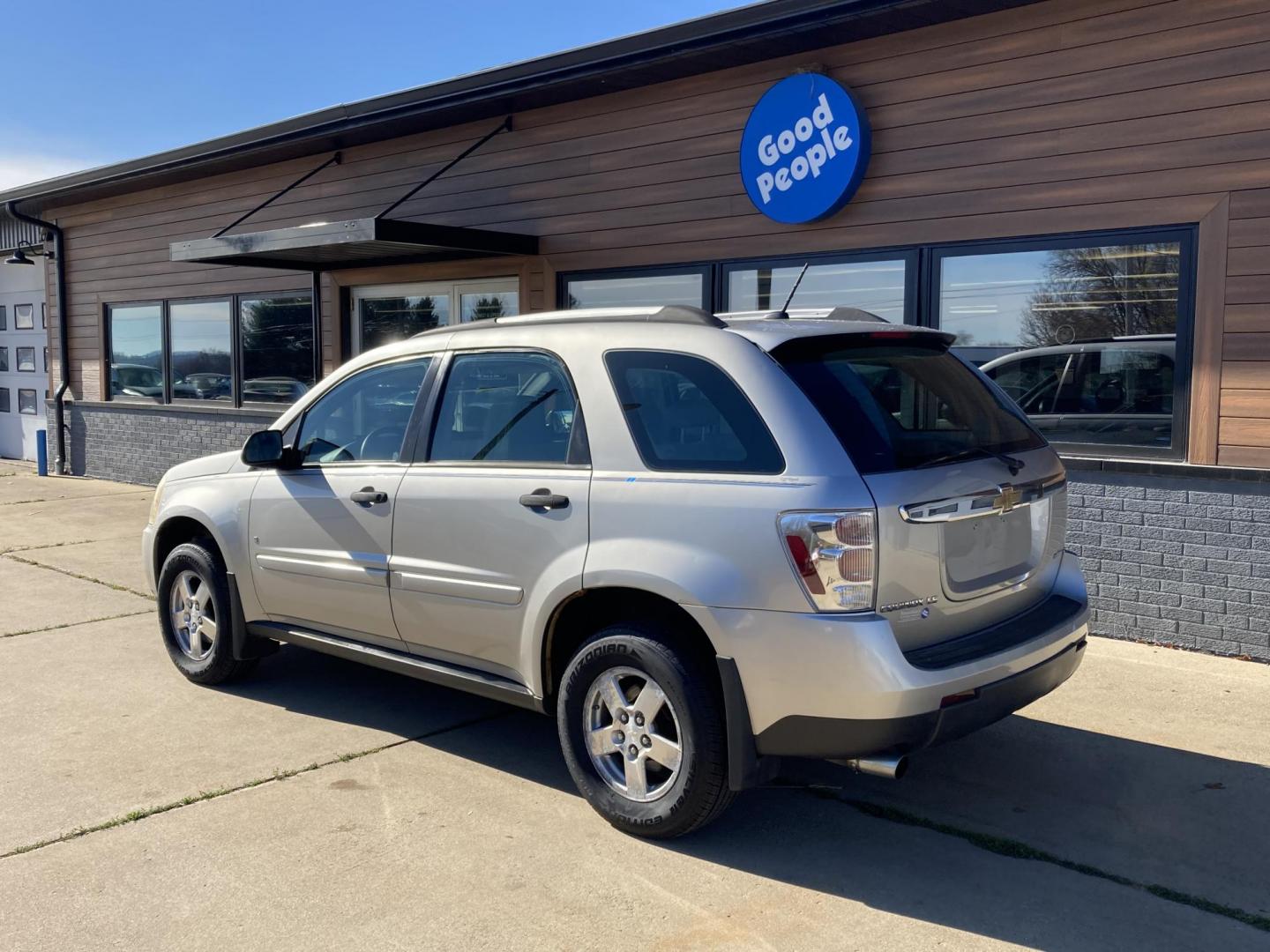 2007 Silver Met Chevrolet Equinox LS AWD (2CNDL23F476) with an 3.4L V6 OHV 12V engine, 5-Speed Automatic transmission, located at 1800 South Ihm Blvd, Freeport, IL, 61032, (815) 232-5543, 42.278645, -89.607994 - Photo#2