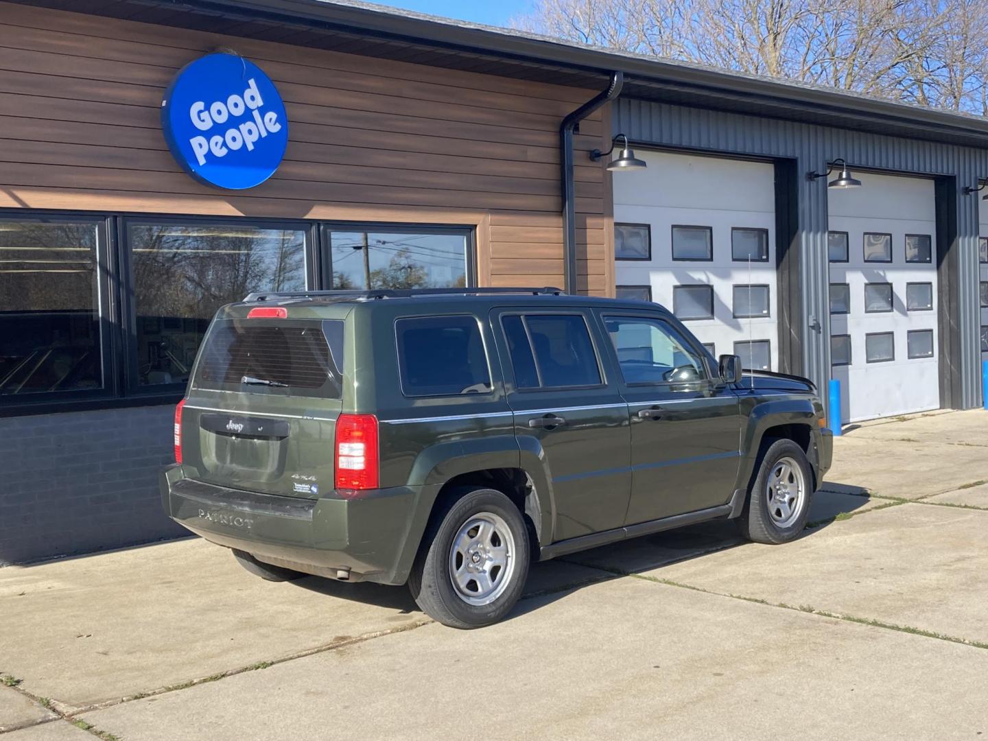 2008 Glenwood Green Met Jeep Patriot Sport 4WD (1J8FF28W58D) with an 2.4L L4 DOHC 16V engine, located at 1800 South Ihm Blvd, Freeport, IL, 61032, (815) 232-5543, 42.278645, -89.607994 - Patriot Sport 4D SUV 4WD - Photo#1