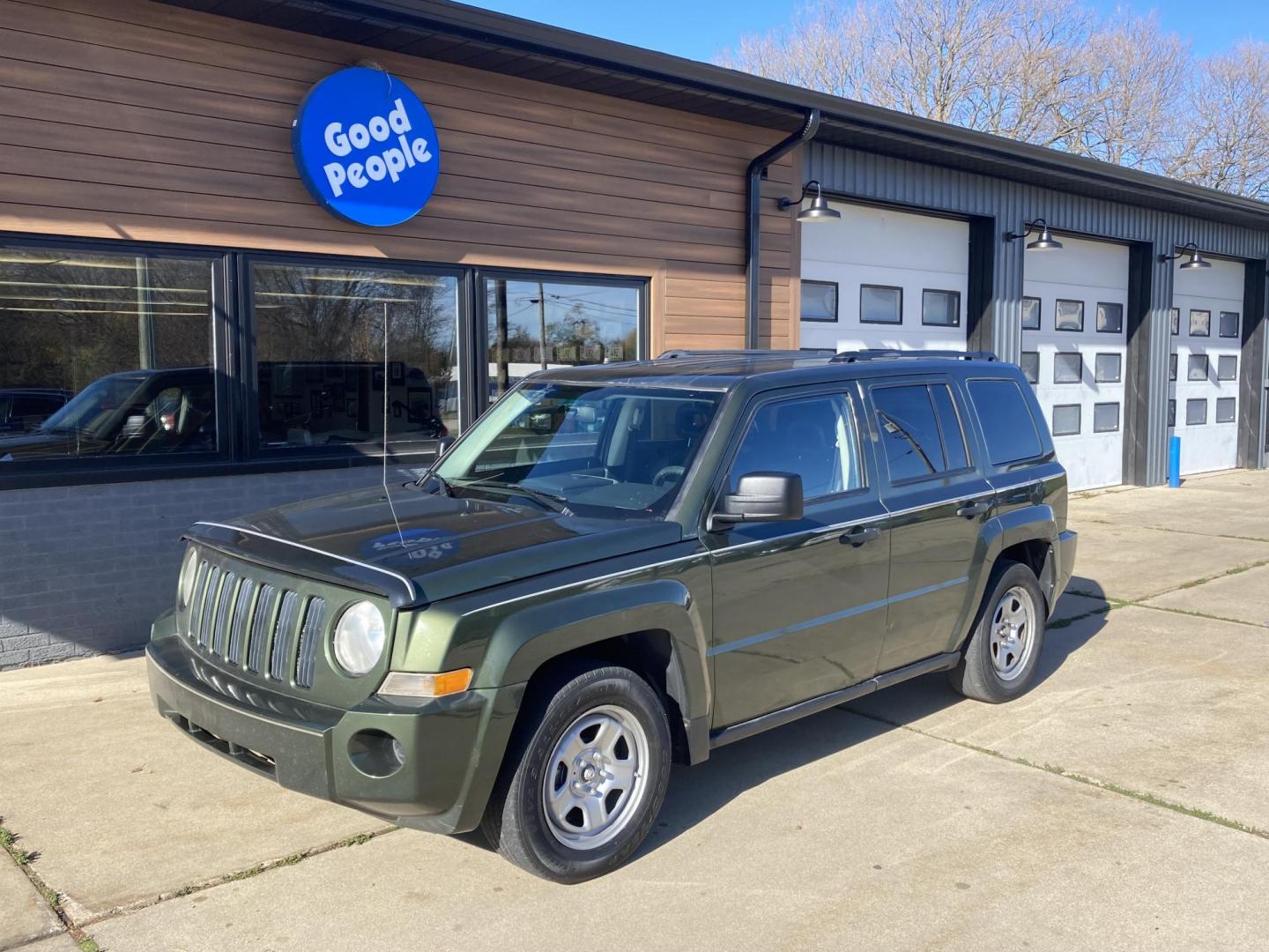 2008 Glenwood Green Met Jeep Patriot Sport 4WD (1J8FF28W58D) with an 2.4L L4 DOHC 16V engine, located at 1800 South Ihm Blvd, Freeport, IL, 61032, (815) 232-5543, 42.278645, -89.607994 - Patriot Sport 4D SUV 4WD - Photo#3