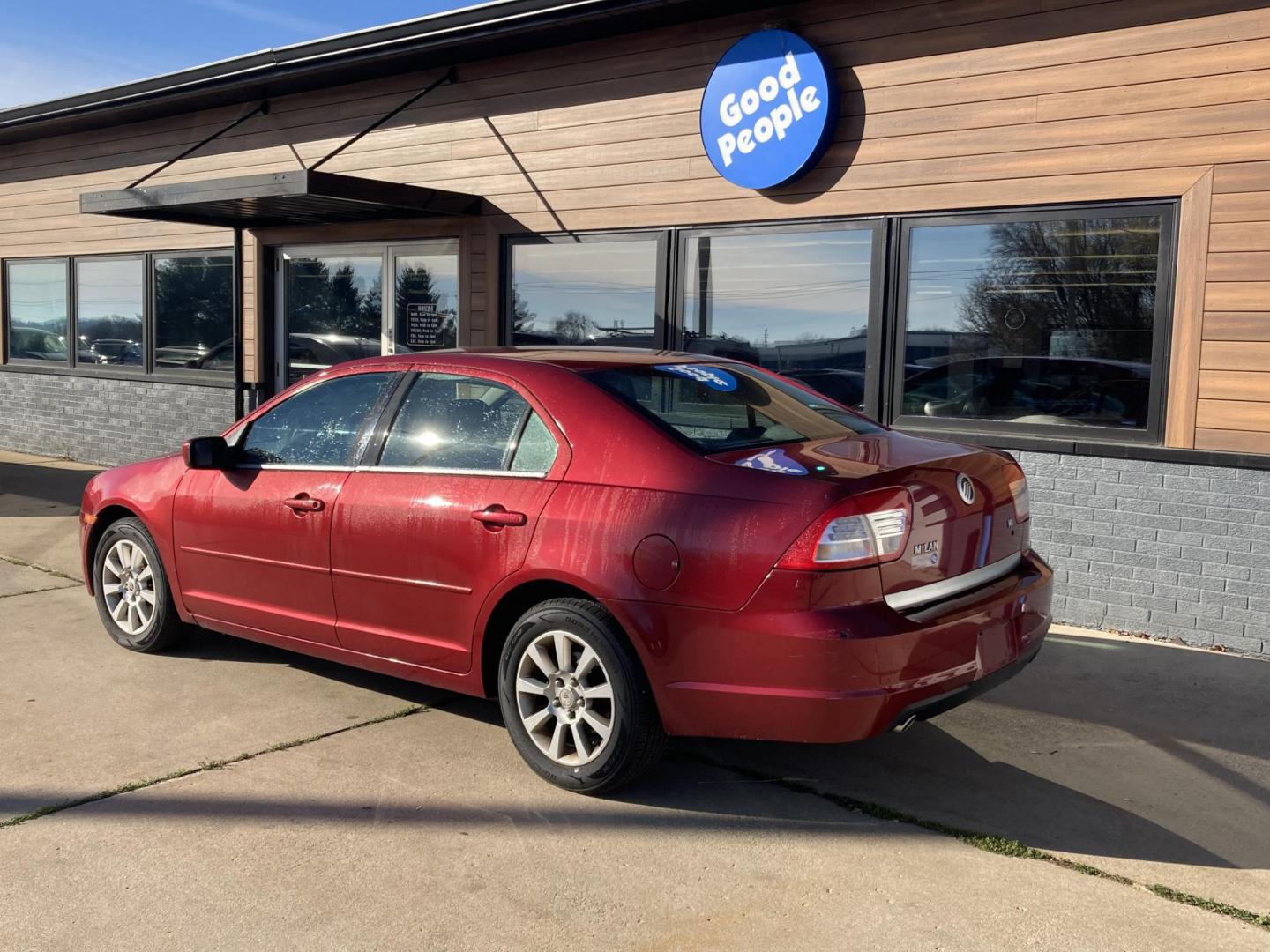 2006 Inferno Red Met Mercury Milan V6 (3MEFM07176R) with an 3.0L V6 DOHC 24V engine, 6-Speed Automatic Overdrive transmission, located at 1800 South Ihm Blvd, Freeport, IL, 61032, (815) 232-5543, 42.278645, -89.607994 - Photo#2