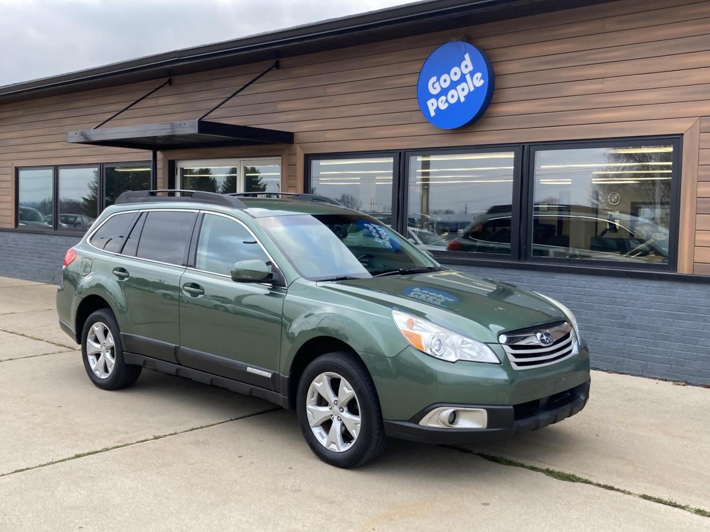 2011 Cypress Green Subaru Outback 2.5I Premium (4S4BRBCC4B3) with an 2.5L H4 DOHC 16V engine, Continuously Variable Transmisson transmission, located at 1800 South Ihm Blvd, Freeport, IL, 61032, (815) 232-5543, 42.278645, -89.607994 - Photo#0