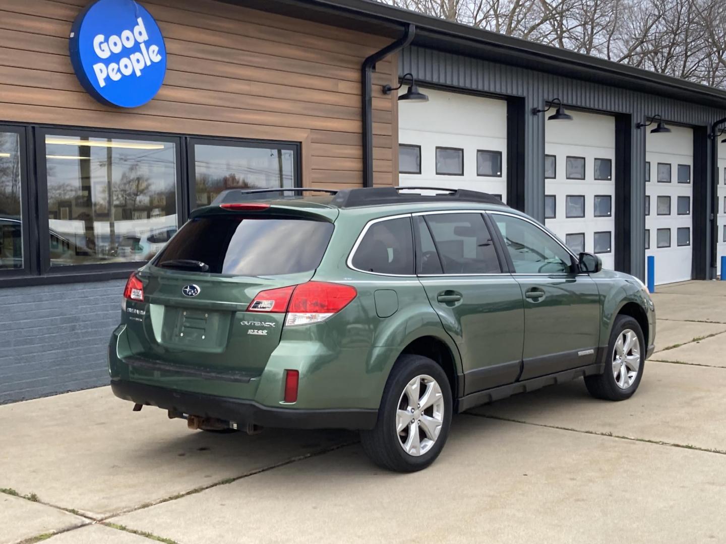 2011 Cypress Green Subaru Outback 2.5I Premium (4S4BRBCC4B3) with an 2.5L H4 DOHC 16V engine, Continuously Variable Transmisson transmission, located at 1800 South Ihm Blvd, Freeport, IL, 61032, (815) 232-5543, 42.278645, -89.607994 - Photo#1