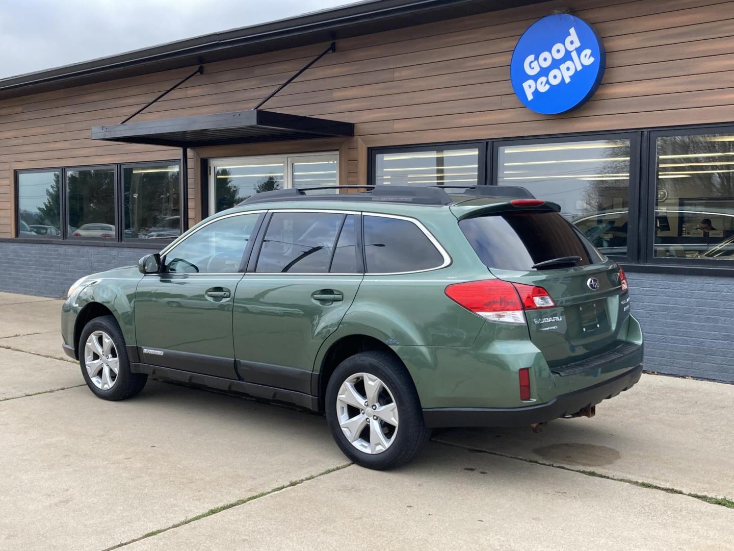 2011 Cypress Green Subaru Outback 2.5I Premium (4S4BRBCC4B3) with an 2.5L H4 DOHC 16V engine, Continuously Variable Transmisson transmission, located at 1800 South Ihm Blvd, Freeport, IL, 61032, (815) 232-5543, 42.278645, -89.607994 - Photo#2