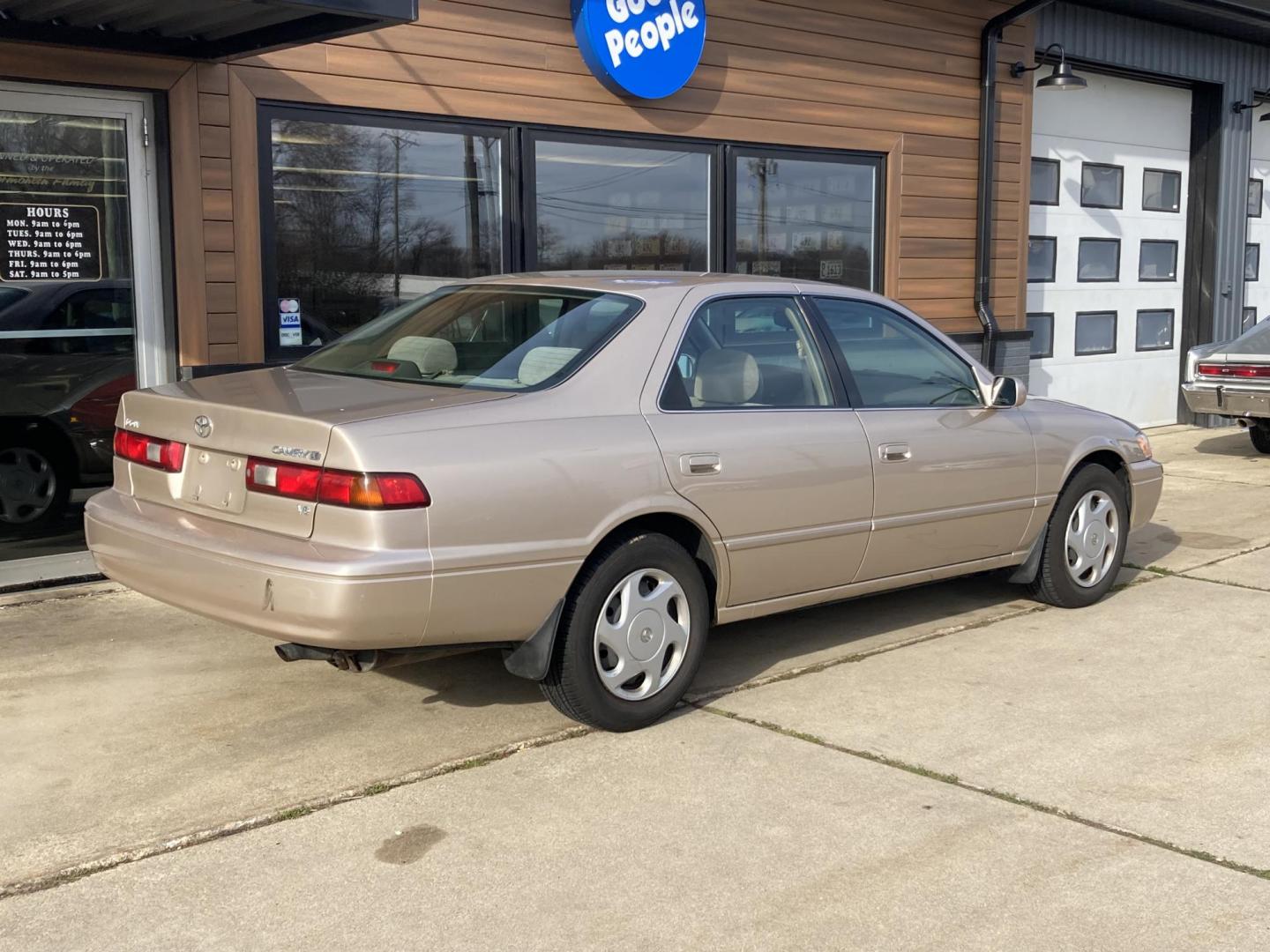 1998 Antique Gold Met. Toyota Camry CE V6 (JT2BF22K1W0) with an 3.0L V6 DOHC 24V engine, 5-Speed Manual Overdrive transmission, located at 1800 South Ihm Blvd, Freeport, IL, 61032, (815) 232-5543, 42.278645, -89.607994 - Photo#0