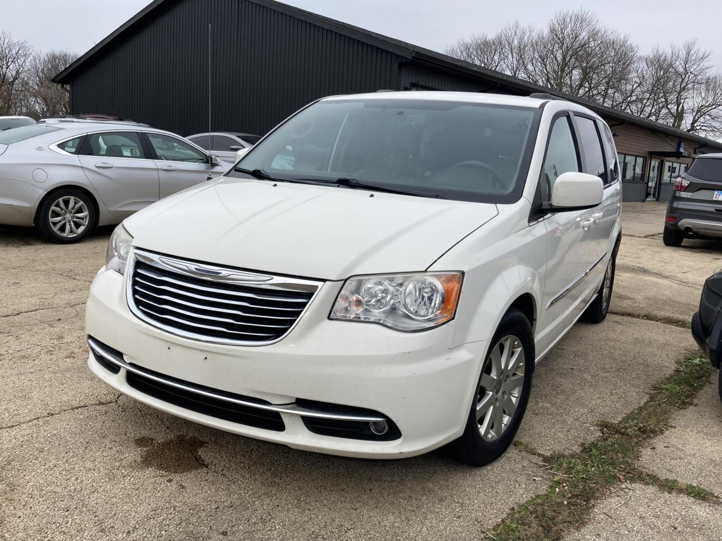 2013 Arctic White Chrysler Town and Country Touring (2C4RC1BG7DR) with an 3.6L V6 DOHC 24V engine, 6-Speed Automatic transmission, located at 1800 South Ihm Blvd, Freeport, IL, 61032, (815) 232-5543, 42.278645, -89.607994 - Photo#0