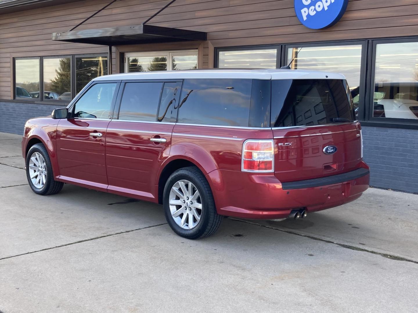 2009 Ruby Red Met Ford Flex SEL FWD (2FMDK52C79B) with an 3.5L V6 DOHC 24V engine, 6-Speed Automatic transmission, located at 1800 South Ihm Blvd, Freeport, IL, 61032, (815) 232-5543, 42.278645, -89.607994 - Photo#0