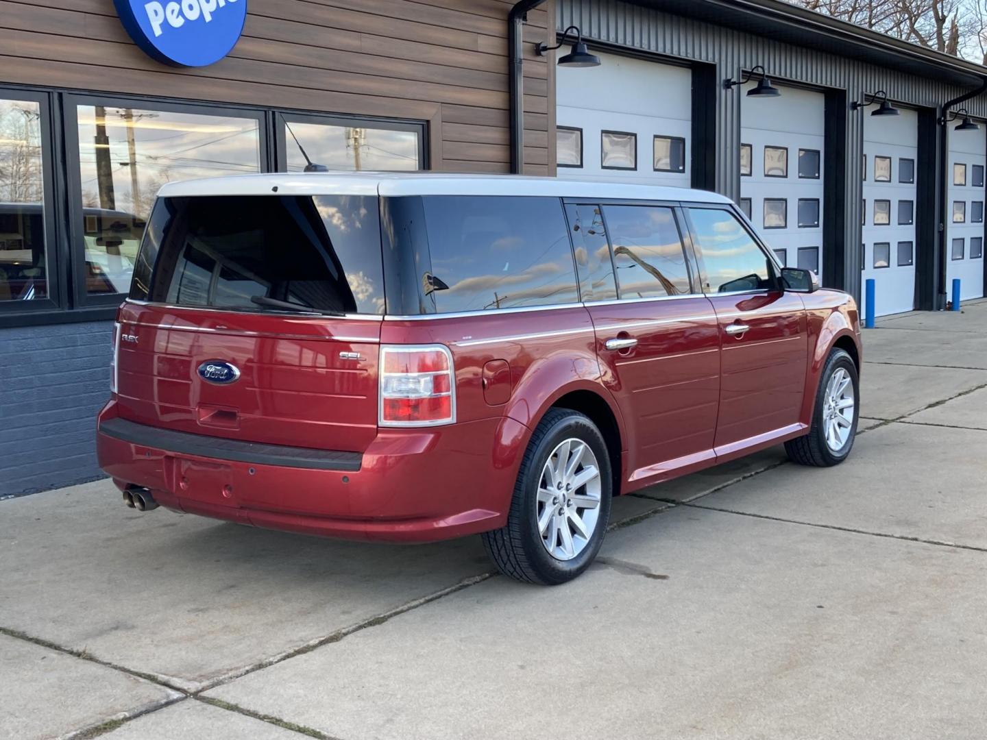 2009 Ruby Red Met Ford Flex SEL FWD (2FMDK52C79B) with an 3.5L V6 DOHC 24V engine, 6-Speed Automatic transmission, located at 1800 South Ihm Blvd, Freeport, IL, 61032, (815) 232-5543, 42.278645, -89.607994 - Photo#1