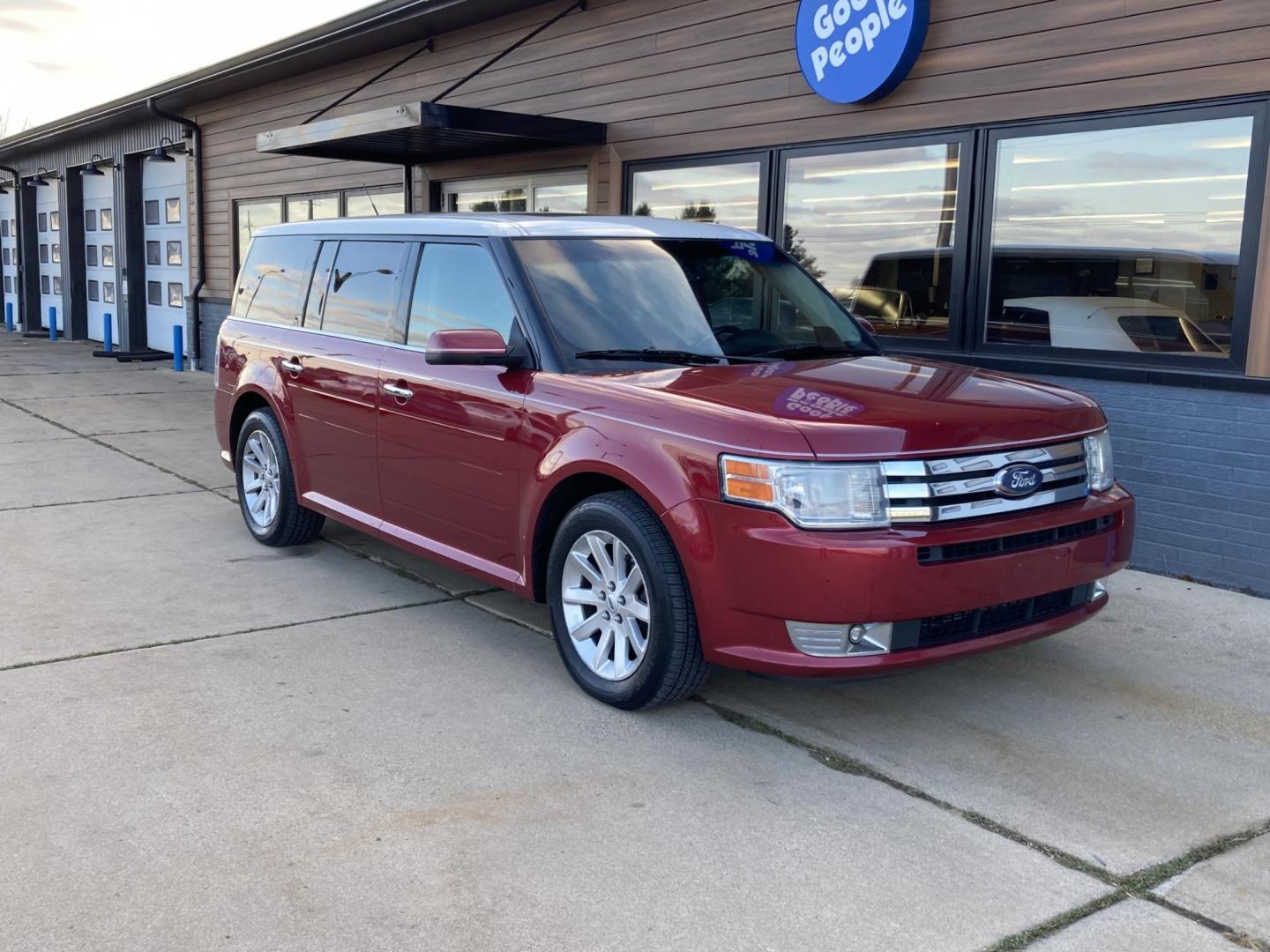 2009 Ruby Red Met Ford Flex SEL FWD (2FMDK52C79B) with an 3.5L V6 DOHC 24V engine, 6-Speed Automatic transmission, located at 1800 South Ihm Blvd, Freeport, IL, 61032, (815) 232-5543, 42.278645, -89.607994 - Photo#2