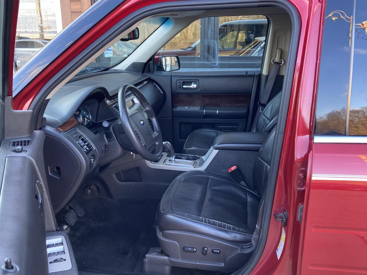 2009 Ruby Red Met Ford Flex SEL FWD (2FMDK52C79B) with an 3.5L V6 DOHC 24V engine, 6-Speed Automatic transmission, located at 1800 South Ihm Blvd, Freeport, IL, 61032, (815) 232-5543, 42.278645, -89.607994 - Photo#3