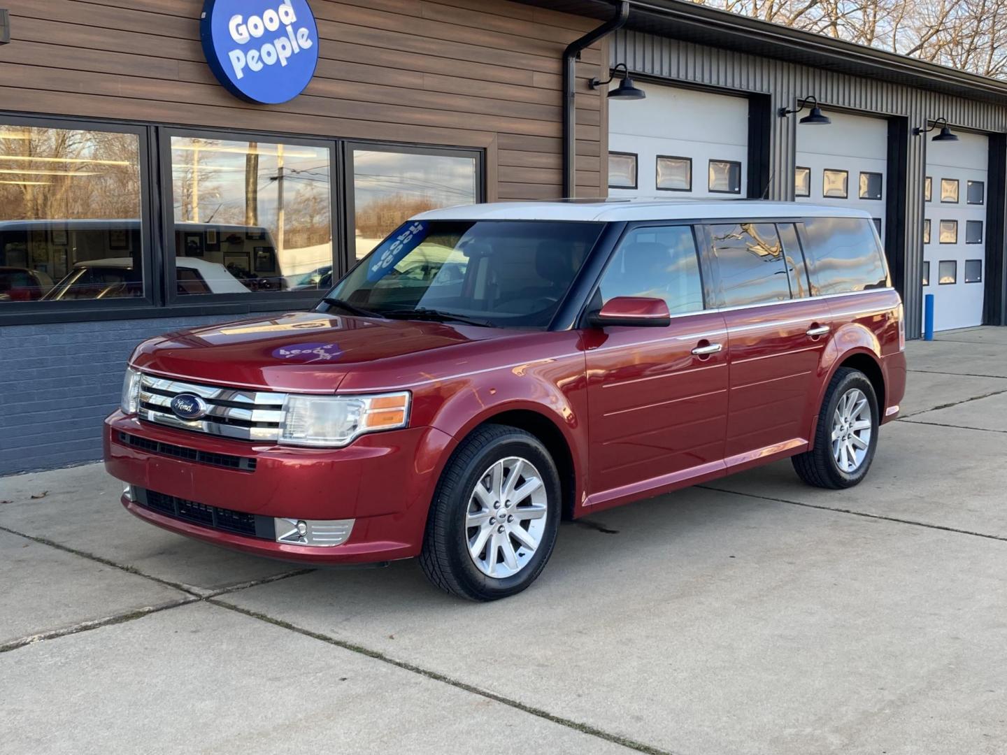 2009 Ruby Red Met Ford Flex SEL FWD (2FMDK52C79B) with an 3.5L V6 DOHC 24V engine, 6-Speed Automatic transmission, located at 1800 South Ihm Blvd, Freeport, IL, 61032, (815) 232-5543, 42.278645, -89.607994 - Photo#4