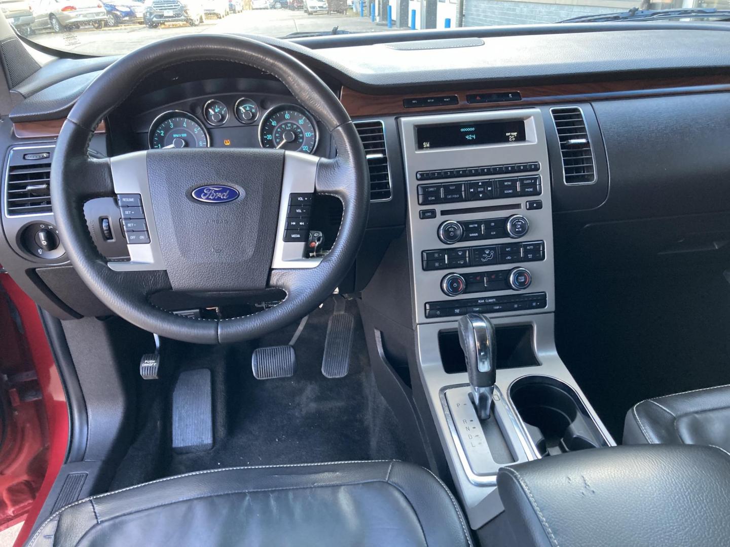 2009 Ruby Red Met Ford Flex SEL FWD (2FMDK52C79B) with an 3.5L V6 DOHC 24V engine, 6-Speed Automatic transmission, located at 1800 South Ihm Blvd, Freeport, IL, 61032, (815) 232-5543, 42.278645, -89.607994 - Photo#5