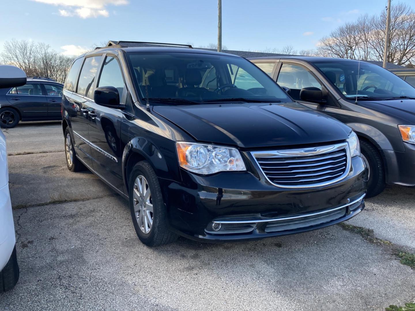 2015 Black Chrysler Town and Country Touring (2C4RC1BG3FR) with an 3.6L V6 DOHC 24V engine, 6-Speed Automatic transmission, located at 1800 South Ihm Blvd, Freeport, IL, 61032, (815) 232-5543, 42.278645, -89.607994 - Photo#0