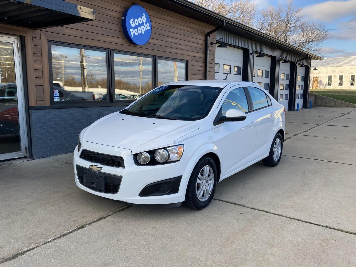 2012 Arctic White Chevrolet Sonic 2LS Sedan (1G1JA5SHXC4) with an 1.8L L4 DOHC 24V FFV engine, 6-Speed Automatic transmission, located at 1800 South Ihm Blvd, Freeport, IL, 61032, (815) 232-5543, 42.278645, -89.607994 - Sonic 2LS 4D Sedan - Photo#3