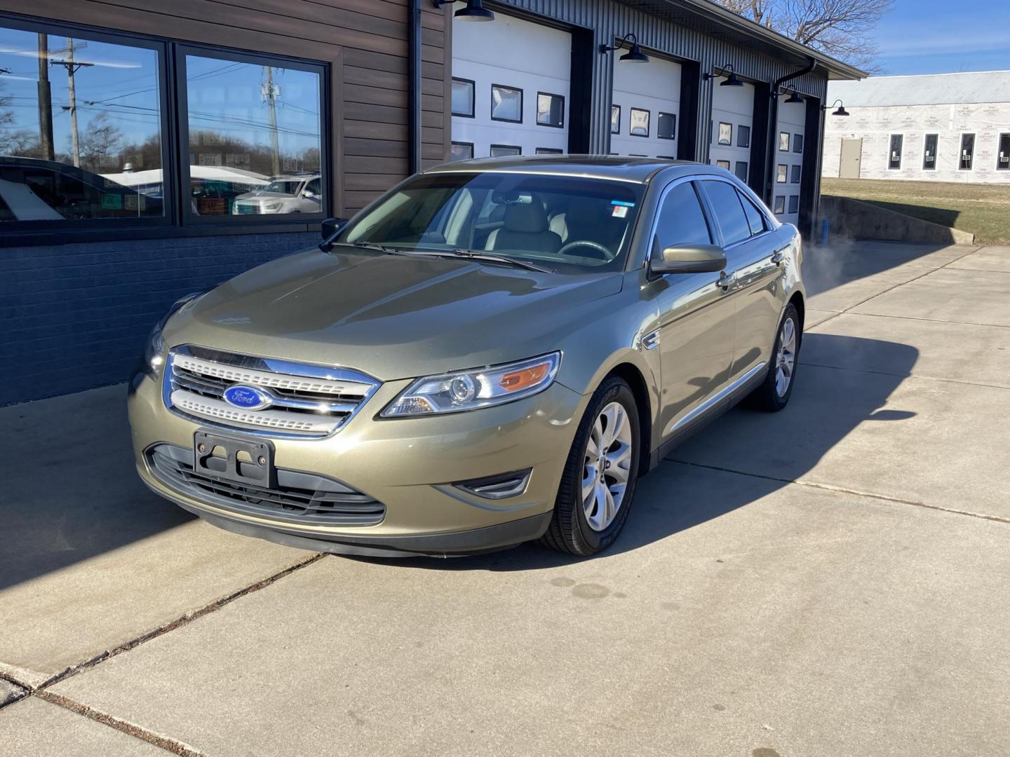 2012 Ginger Ale Met Ford Taurus SEL FWD (1FAHP2EW0CG) with an 3.5L V6 DOHC 24V engine, 6-Speed Automatic transmission, located at 1800 South Ihm Blvd, Freeport, IL, 61032, (815) 232-5543, 42.278645, -89.607994 - Photo#0