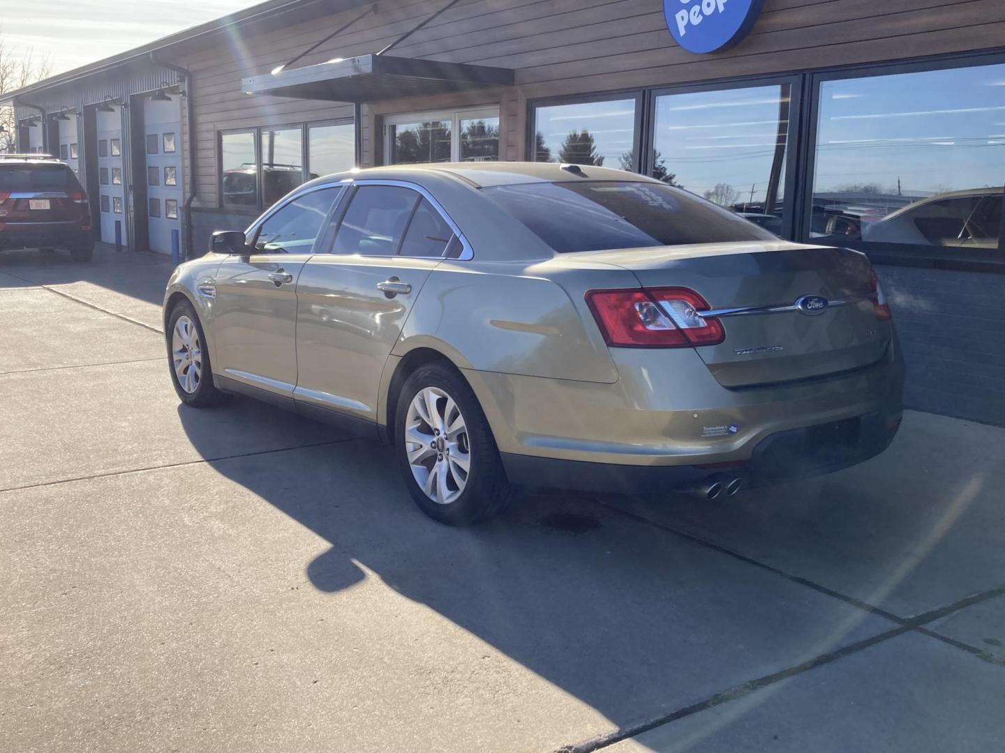 2012 Ginger Ale Met Ford Taurus SEL FWD (1FAHP2EW0CG) with an 3.5L V6 DOHC 24V engine, 6-Speed Automatic transmission, located at 1800 South Ihm Blvd, Freeport, IL, 61032, (815) 232-5543, 42.278645, -89.607994 - Photo#1