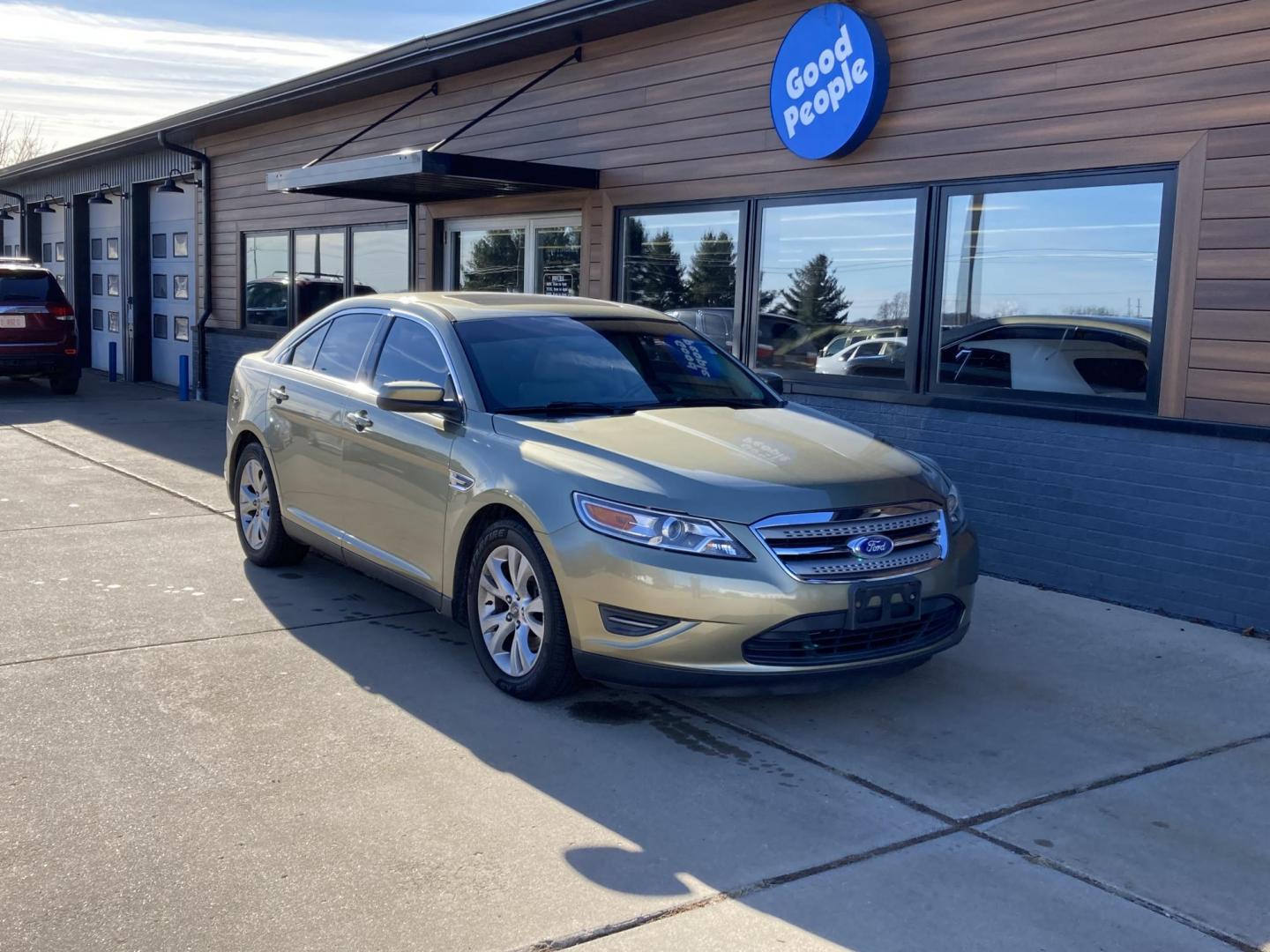 2012 Ginger Ale Met Ford Taurus SEL FWD (1FAHP2EW0CG) with an 3.5L V6 DOHC 24V engine, 6-Speed Automatic transmission, located at 1800 South Ihm Blvd, Freeport, IL, 61032, (815) 232-5543, 42.278645, -89.607994 - Photo#3