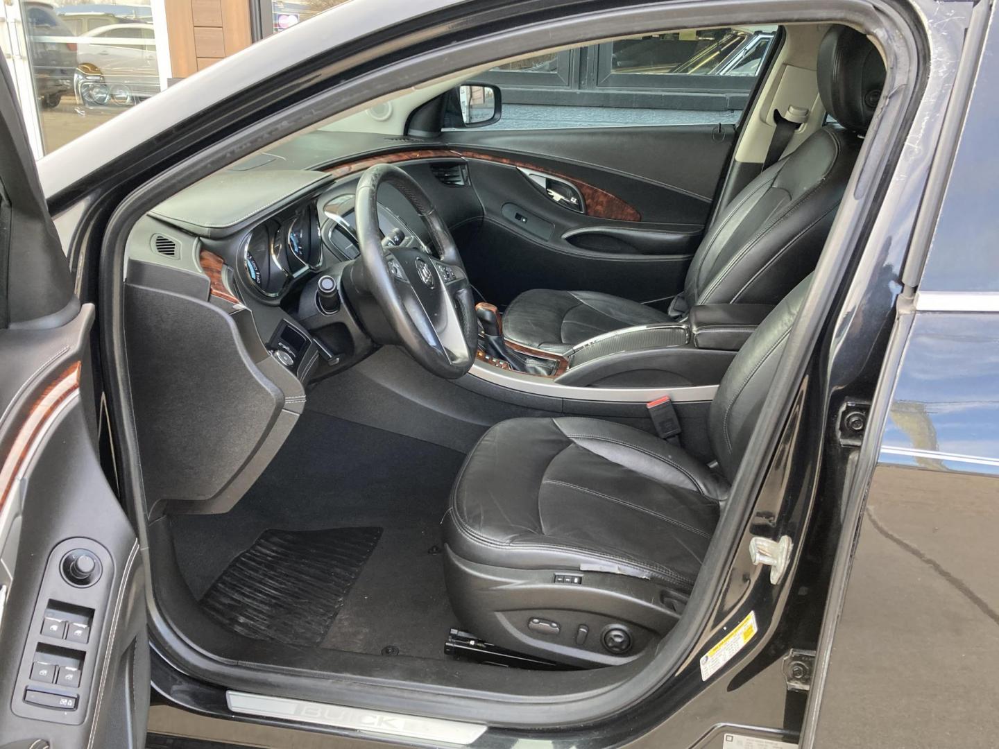 2013 Black Met. Buick LaCrosse Leather Package (1G4GC5G38DF) with an 3.6L V6 DOHC 24V engine, 6-Speed Automatic transmission, located at 1800 South Ihm Blvd, Freeport, IL, 61032, (815) 232-5543, 42.278645, -89.607994 - Photo#4