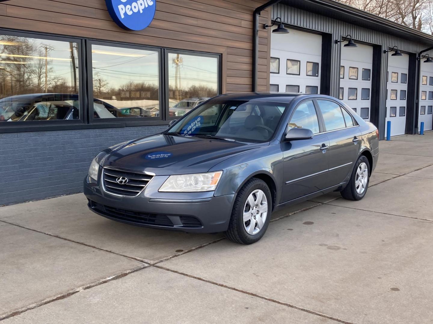 2009 Slate Blue Met. Hyundai Sonata GLS (5NPET46C29H) with an 2.4L L4 DOHC 16V engine, located at 1800 South Ihm Blvd, Freeport, IL, 61032, (815) 232-5543, 42.278645, -89.607994 - Photo#3