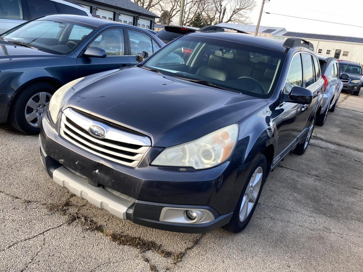 2011 Graphite Gray Met. Subaru Outback 2.5i Premium (4S4BRCCC7B3) with an 2.5L H4 DOHC 16V engine, Continuously Variable Transmisson transmission, located at 1800 South Ihm Blvd, Freeport, IL, 61032, (815) 232-5543, 42.278645, -89.607994 - Outback Premium 4D Wagon - Photo#0