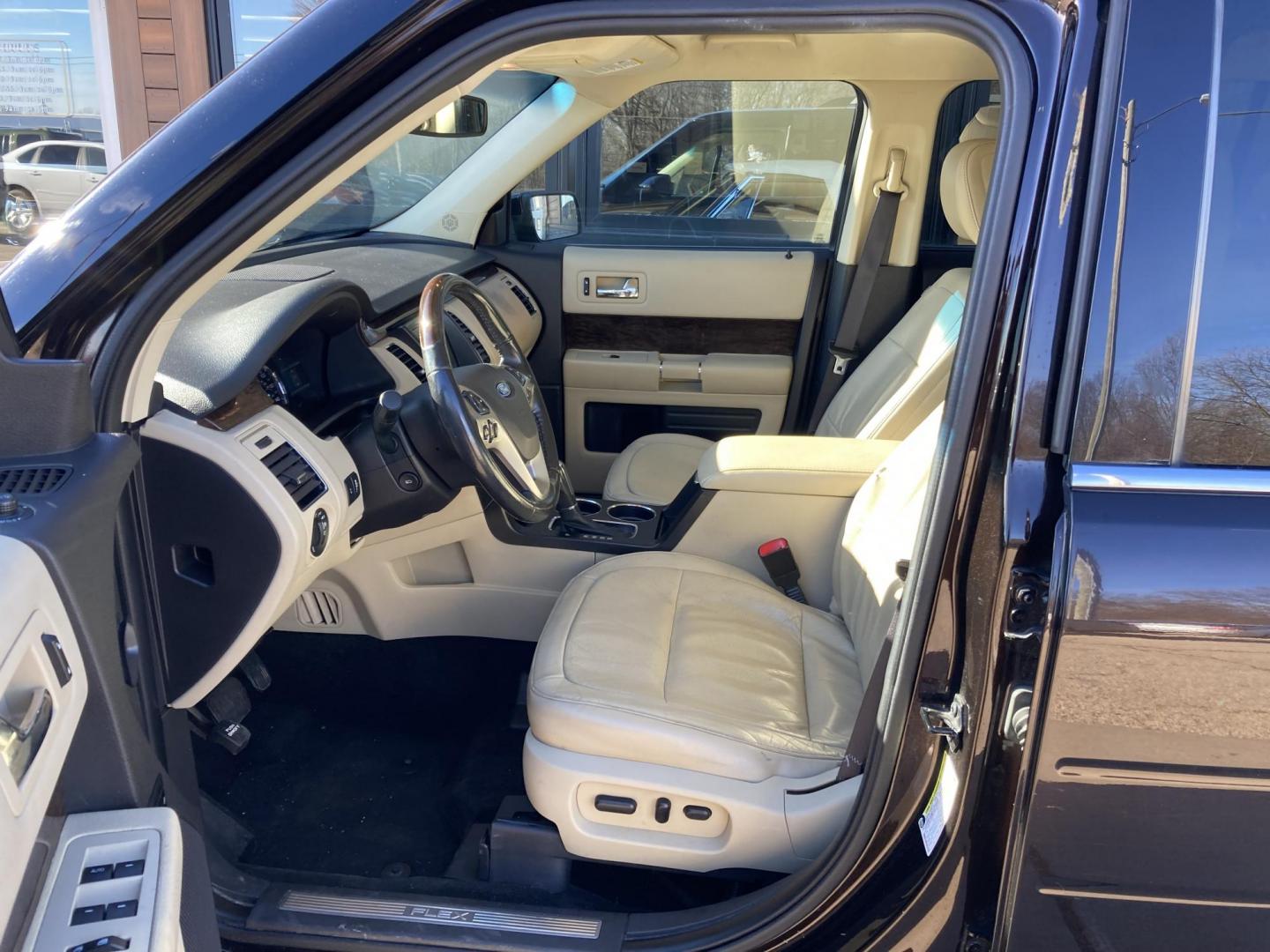 2013 Kodiak Brown Met Ford Flex Limited AWD (2FMHK6D86DB) with an 3.5L V6 DOHC 24V engine, 6-Speed Automatic Overdrive transmission, located at 1800 South Ihm Blvd, Freeport, IL, 61032, (815) 232-5543, 42.278645, -89.607994 - Flex Limited 4D SUV AWD - Photo#4