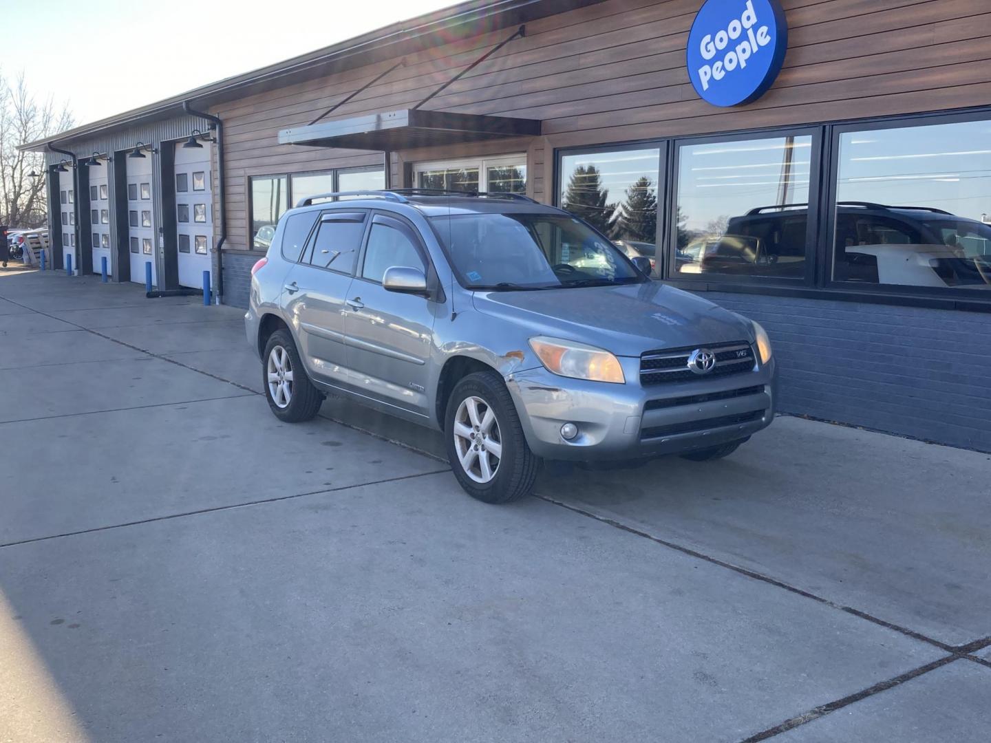 2006 Everglade Green Met Toyota RAV4 Limited V6 4WD (JTMBK31V766) with an 3.5L V6 DOHC 24V engine, 5-Speed Automatic Overdrive transmission, located at 1800 South Ihm Blvd, Freeport, IL, 61032, (815) 232-5543, 42.278645, -89.607994 - Photo#0