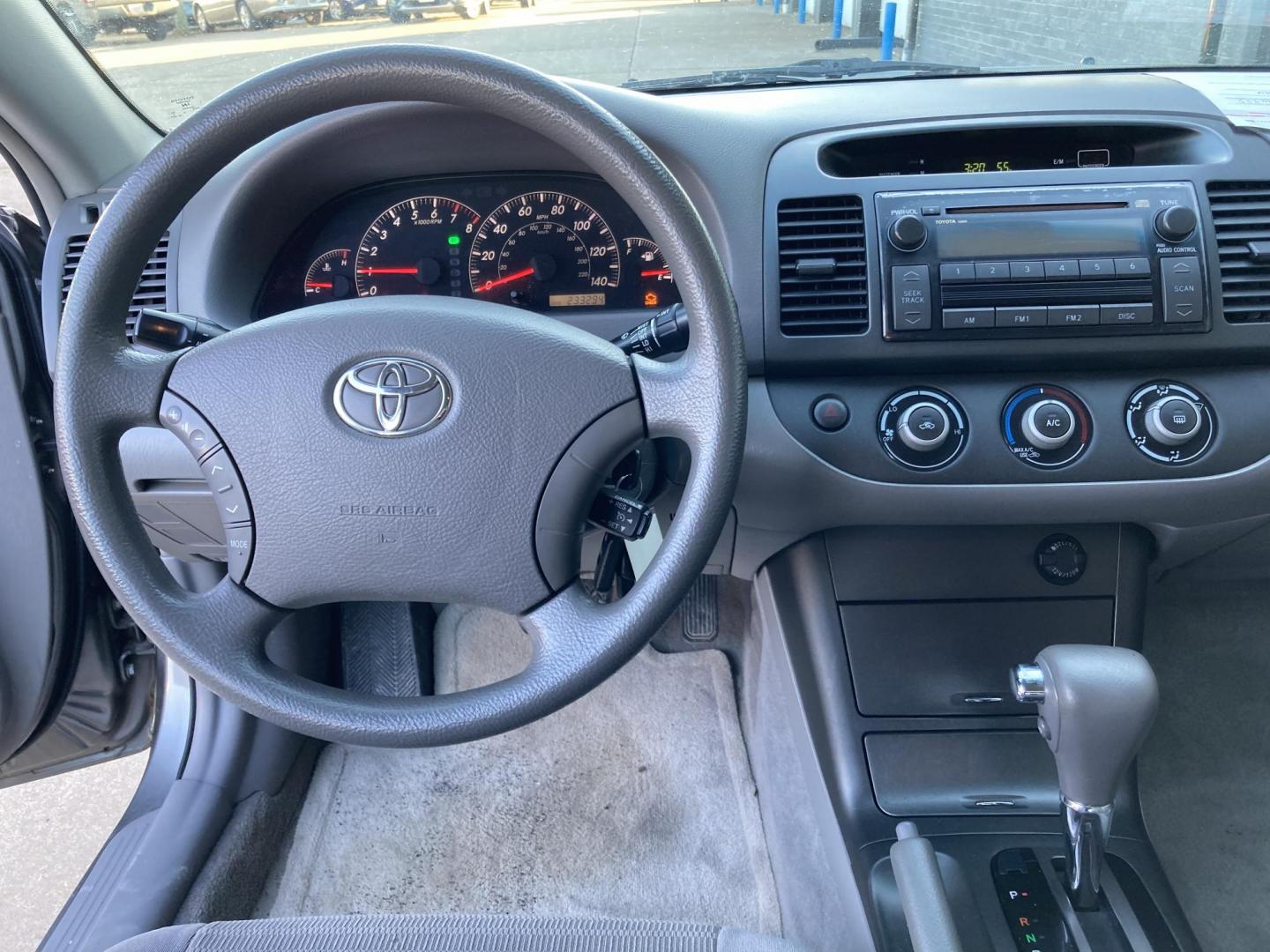 2006 Phantom Gray Met Toyota Camry LE (4T1BE32K36U) with an 2.4L L4 DOHC 16V engine, located at 1800 South Ihm Blvd, Freeport, IL, 61032, (815) 232-5543, 42.278645, -89.607994 - Photo#5