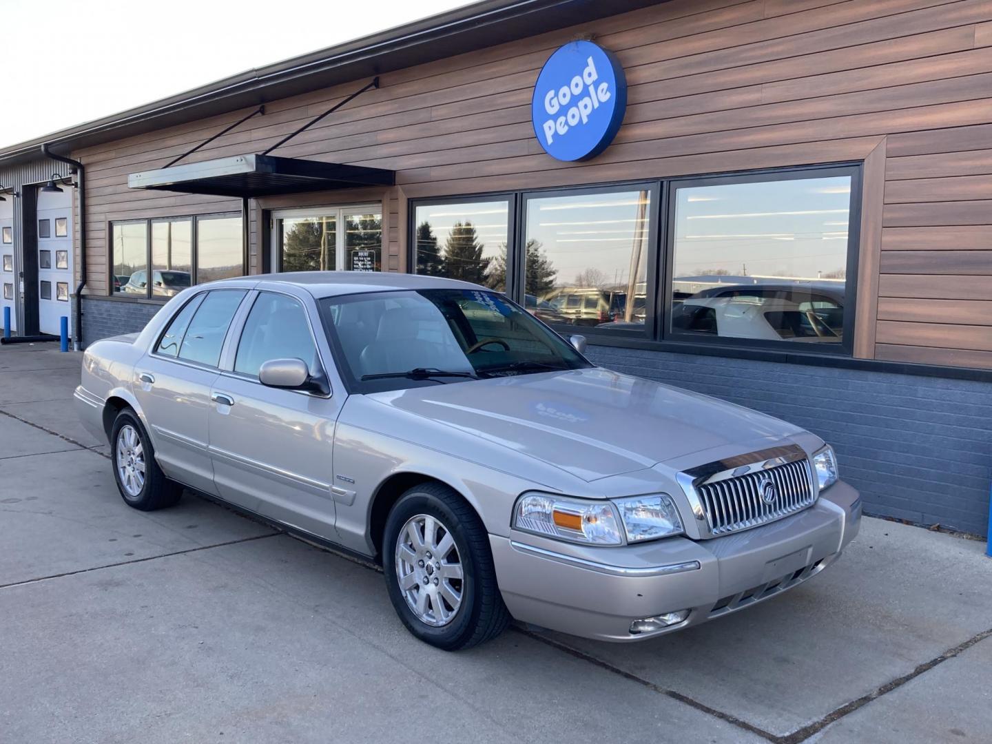 2006 Smokestone Met Mercury Grand Marquis LS Premium (2MEHM75V16X) with an 4.6L V8 OHC 16V FFV engine, 4-Speed Automatic Overdrive transmission, located at 1800 South Ihm Blvd, Freeport, IL, 61032, (815) 232-5543, 42.278645, -89.607994 - Photo#1