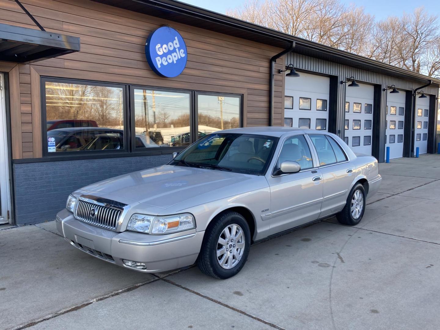 2006 Smokestone Met Mercury Grand Marquis LS Premium (2MEHM75V16X) with an 4.6L V8 OHC 16V FFV engine, 4-Speed Automatic Overdrive transmission, located at 1800 South Ihm Blvd, Freeport, IL, 61032, (815) 232-5543, 42.278645, -89.607994 - Photo#3